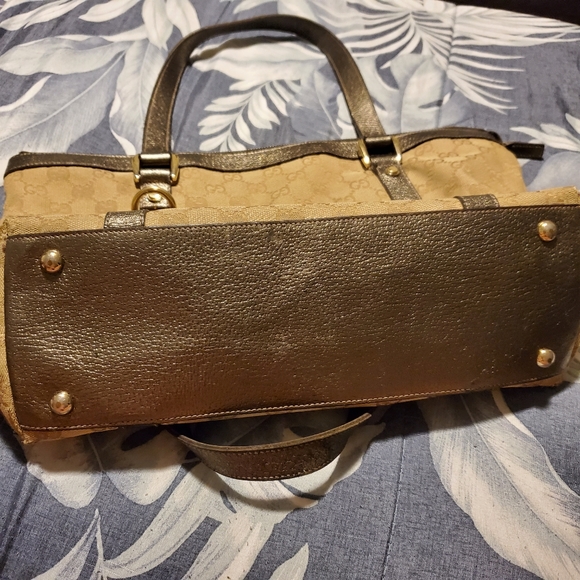 SOLD Authentic Gucci Medium Handbag - Picture 7 of 11